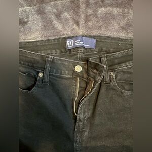 GAP Women’s Skinny Jeans in Black